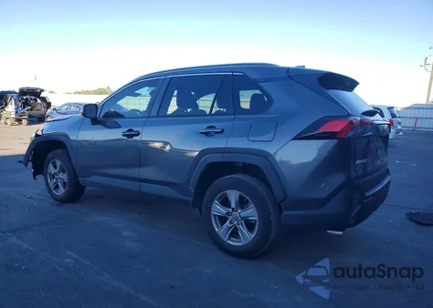 2022 Toyota Rav4 Xle z USA, uszkodzony, nr VIN 2T3W1RFV8NC192657